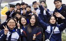 Học sinh Phú Thọ rộn ràng đi nghe tư vấn tuyển sinh, gặp thủ khoa A00 Hiền Mai