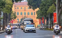 Khen thưởng cảnh sát giao thông dẫn đoàn thông suốt tại Đại hội Đảng XIV