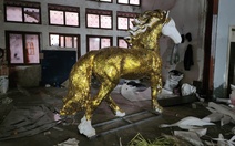 Linh vật ngựa của nghệ nhân trẻ giúp người nghèo ấm lòng dịp Tết