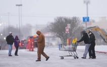 Bão tuyết dữ dội mùa đông, 670.000 hộ ở Mỹ và căn cứ hải quân chiến lược của Nga mất điện