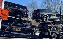 Giữa lúc biểu tình chống ICE leo thang, xuất hiện hình ảnh giả về xe ICE bị tịch thu