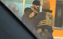 Vụ đặc vụ ICE bắn chết người: Báo Mỹ tung video hé lộ nạn nhân không hề cầm súng