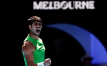 Alcaraz bị phát hiện sử dụng 'thiết bị cấm' trong trận đấu ở Giải Úc mở rộng 2026