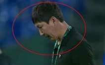 Báo Hàn nói về 'khoảnh khắc cúi đầu' của HLV Kim Sang Sik': Sự im lặng còn vang vọng hơn tiếng reo