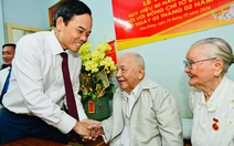 Bí thư Thành ủy TP.HCM Trần Lưu Quang trao Huy hiệu 80 năm tuổi Đảng