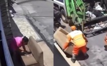 Phơi ghế sofa trên vỉa hè, nhân viên môi trường tưởng là rác