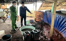 Phát hiện 2 xưởng phân kim xả 6,7 tấn chất thải nguy hại ra ven sông Đuống