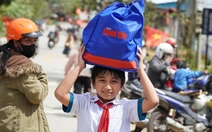 Báo Tuổi Trẻ mang 500 phần quà 'Tết sẻ chia' đến với học trò miền núi Đà Nẵng