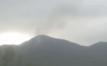 Máy bay quân sự rơi trên vùng núi, phi công nhảy dù an toàn