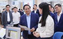 Thủ tướng thăm Trung tâm Phục vụ hành chính công tỉnh Quảng Ninh