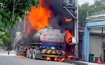 Cháy lớn xe bồn chở xăng ở xã Nhà Bè