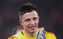 Thủ môn Benfica đi vào lịch sử sau bàn thắng không tưởng vào lưới Real Madrid