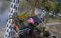 Ông chú suýt ngã nhào xuống sông vì tin tưởng đồng đội