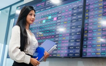 Chứng khoán ì ạch, có nên nhập cuộc 'cơn sốt' bạc?