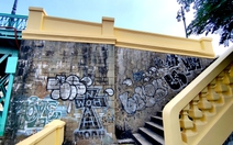 Cầu Mống lại tiếp tục bị vẽ bậy, bạn đọc bức xúc đề nghị truy tìm, phạt nặng người vi phạm