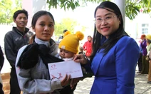 Tuổi Trẻ và Quỹ Thiện Tâm tặng 500 suất quà Tết đến đồng bào Raglay ở vùng cao Bác Ái