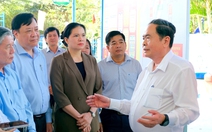 Chủ tịch Quốc hội kiểm tra công tác bầu cử và trao quà cho gia đình chính sách tại Đồng Tháp