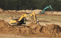 Đấu giá đất cát bồi lấp trên đồng ruộng, hỗ trợ dân bị ảnh hưởng năng suất