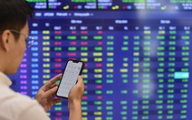 VN-Index tăng tiếp 45 điểm: Cổ phiếu dầu khí, ngân hàng giúp tạo kỉ lục mới