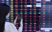 VN-Index đứt mạch 6 phiên tăng, trượt khỏi đỉnh 1.888 điểm