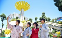 Hồ Con Rùa tươi mới sau hơn 10 ngày chỉnh trang, thành điểm check-in tấp nập trước Tết