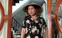 Nghe tiếng cửa kêu, bác gái bực bội liền có ngay siêu phẩm