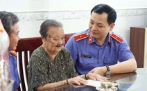 Viện trưởng VKSND TP.HCM Lê Văn Đông thăm, chúc Tết Mẹ Việt Nam anh hùng và 96 gia đình chính sách