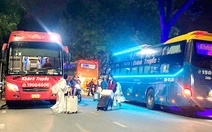 Xe giường nằm ngang nhiên vào trung tâm Huế đón, trả khách