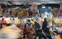 Chợ đồ cúng ông Công ông Táo trầm lắng, tiểu thương ngóng khách tới giờ chót