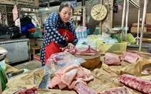 Sức mua tăng, tiểu thương Cần Thơ bổ sung thịt, trái cây, khô đầy ắp tại các chợ