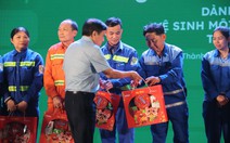 Trao 600 suất quà Tết cho công nhân vệ sinh môi trường ở Đà Nẵng