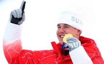 Thợ mộc Thụy Sĩ gây sốt với 3 HCV Olympic mùa đông