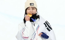 Gặp chấn thương nặng, nữ sinh 17 tuổi lội ngược dòng giành HCV Olympic