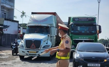 Xe về quê đón Tết tăng vọt, CSGT căng mình điều tiết trên quốc lộ