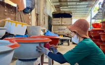 Vì sao trước Tết người Việt... rất bận, làm ngày không đủ tranh thủ làm đêm?!