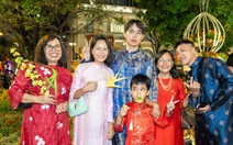 Trải nghiệm phiên bản đêm của đường hoa Nguyễn Huệ Tết Bính Ngọ 2026 sau lễ khai mạc