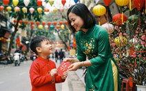 Chọn người xông đất đầu năm hay tự xông đất nhà mình?