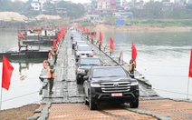 Chính thức thông xe cầu phao sông Lô