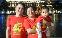 Người dân đổ về trung tâm vui chơi, nhiều nơi đã bắn pháo hoa sớm trước giao thừa