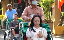 Du khách ùn ùn đổ về Hội An ngày mùng 1 Tết, chen chân nhau tham quan phố cổ