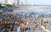 Biển Vũng Tàu kín người, nhiều khách sạn ‘cháy phòng’ ngày đầu năm mới