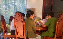 Vụ 2 người chết, 4 người nhập viện: Mua rượu trắng về pha  rượu ngâm trái mỏ quạ và nấm linh chi