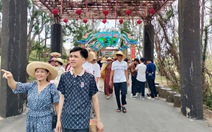 Tết nhộn nhịp ở đông Đắk Lắk: Mũi Điện, Gành Đá Đĩa đông nghịt, khách sạn 'cháy phòng'