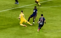 Những pha xử lý bóng lỗi hài hước của Ronaldo