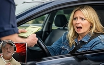 Bị phạt vì dùng điện thoại khi lái xe, nhưng tài xế lại… không có tay