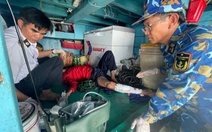 Nhà giàn DK1/10 kịp thời cấp cứu ngư dân bị thương nặng ngày mùng 6 Tết