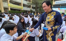 Lì xì đầu năm, thầy hiệu trưởng ở TP.HCM gửi thông điệp khiến học sinh bất ngờ