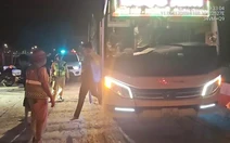 Xe khách trên cao tốc Vĩnh Hảo - Phan Thiết 'nhồi' thêm 8 người bị lập biên bản