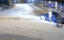 Bắt tạm giam tài xế kéo kính ô tô kẹp tay thiếu tá CSGT rồi tăng ga bỏ chạy