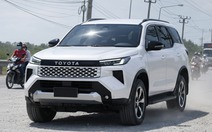 Toyota Fortuner 2026 lộ thêm ảnh chạy thử: Dáng gây tranh cãi nhưng nội thất có thể giống Prado